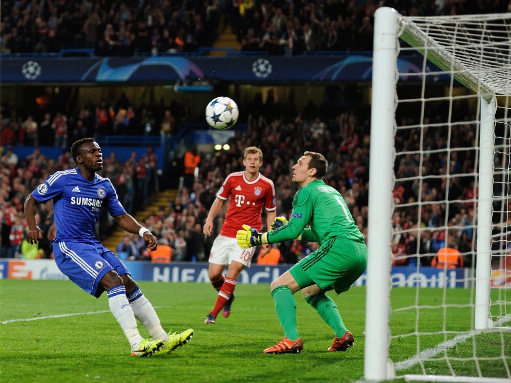 重温欧冠历史:2012年与巅峰对决的精彩时刻 比赛上半场,双方打得谨慎且焦灼,拜仁在第